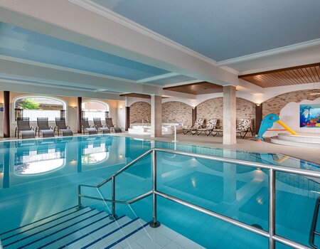 Aufnahme vom Hallenbad mit Kinderbecken