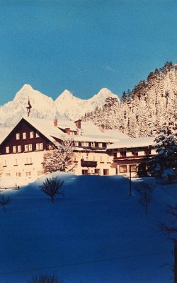 Altes Foto vom Hotel Seitenalm im Winter im Jahr 1965 mit Schneelandschaft