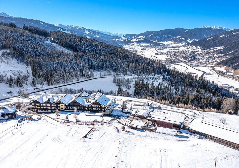 Drohnenaufnahme vom Seitenalmareal im Winter