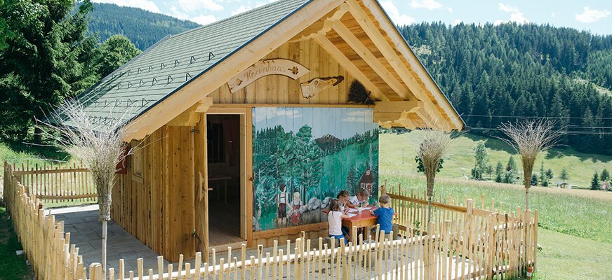 Außenaufnahme der Hexenhaus-Hütte