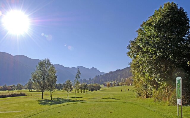 Golfplatz im Sonnenschein